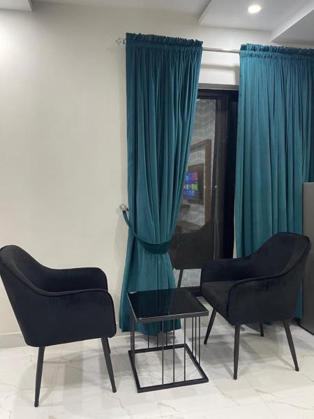 A la foto es mostra l'objecte Cozy Nest situat a la ciutat de Lahore.