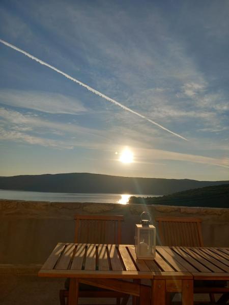 Apartment Desanti 2 Valun - Cres Island, Croatia