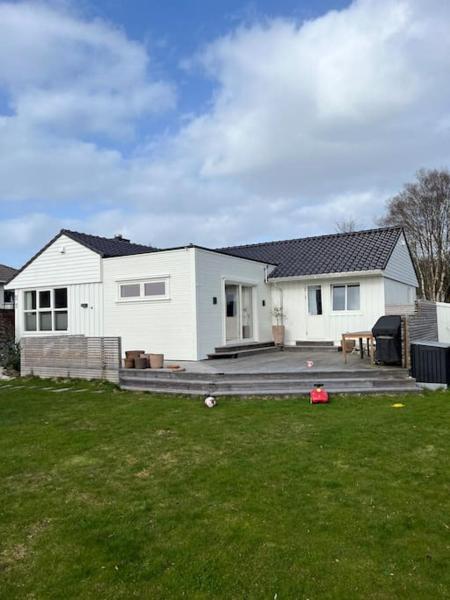 Op de foto is het object Spacious modern villa in close proximity to ONS te zien, gelegen in de stad Stavanger.