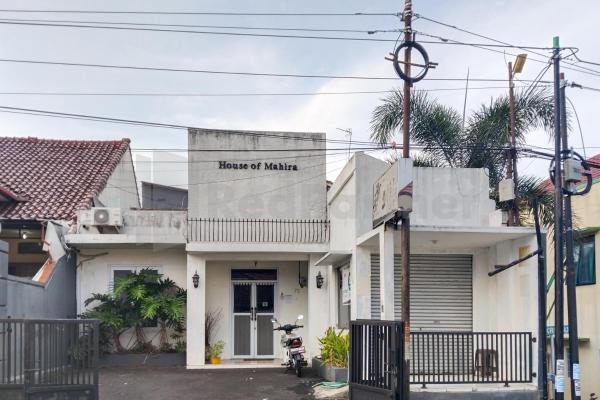 En la foto se muestra el objeto House Of Mahira Syariah Mitra RedDoorz ubicado en la ciudad de Bojong.