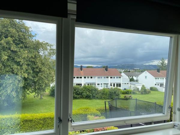 A la foto es mostra l'objecte Rekkehus til leie i sommer, nærhet til natur og sentrum situat a la ciutat de Stavanger.