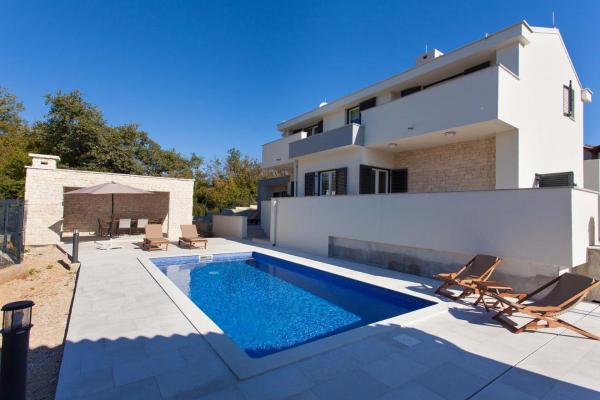 En la foto se muestra el objeto Villa Adrimar ubicado en la ciudad de Risika.