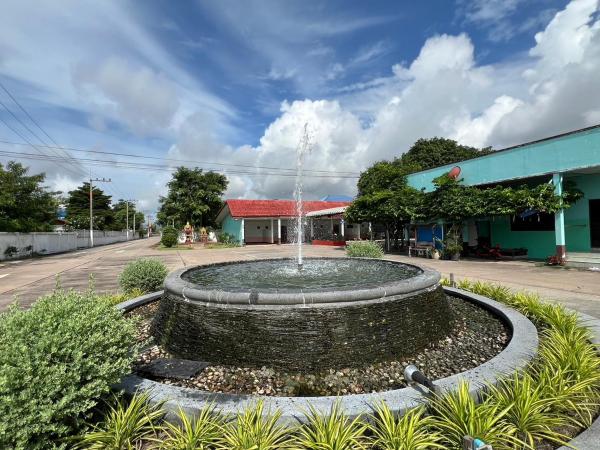 The photo shows the โรงแรมโกลเด้นอินน์ located in the city of Chachoengsao.