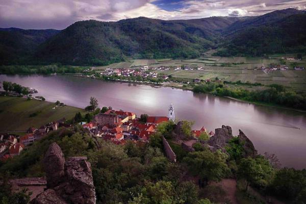 Na zdjęciu widoczny jest obiekt Newly Renovated Cheerful Cottage in Dürnstein położony w mieście Dürnstein.