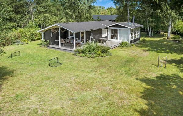 Na zdjęciu widoczny jest obiekt Cozy Home In Højby With Wi-Fi położony w mieście Højby.