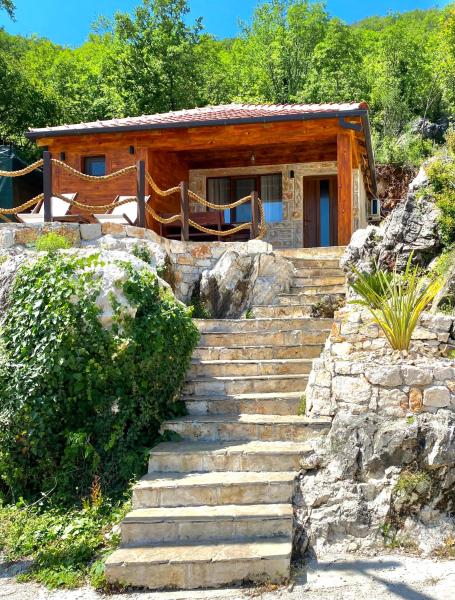 På bilden syns objektet Skadar Lake House Nature Nest som ligger i staden Virpazar.