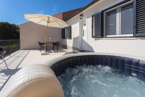 Apartment Omnia - Brodarica