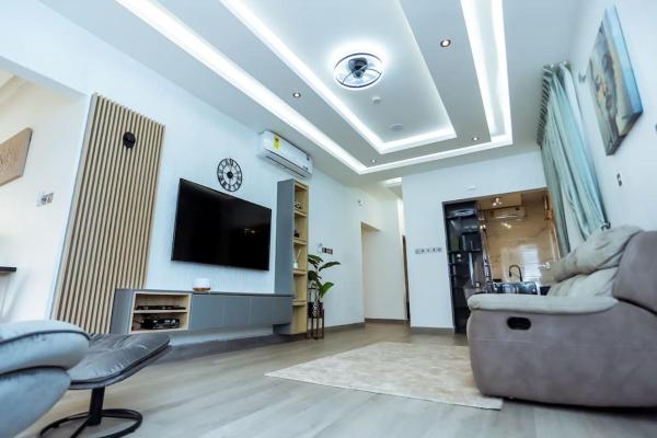 A la foto es mostra l'objecte Lush apartment with private rooftop bar Lakeside situat a la ciutat de Ashalebotwe.
