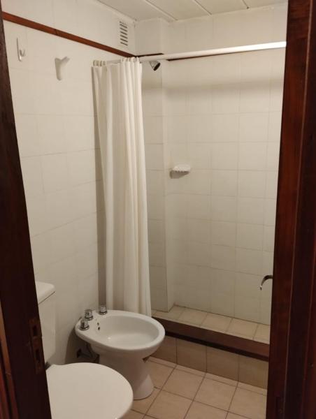 A la foto es mostra l'objecte Apartamentos La Toja situat a la ciutat de Pinamar.