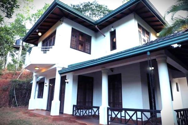 A la foto es mostra l'objecte Fairland Bungalow situat a la ciutat de Kandy.