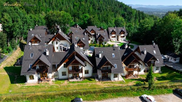 A la foto es mostra l'objecte Wonder Home - Domek Karkonosz z kominkiem i dwoma sypialniami - tuż przy stoku Myśliwska 42-1 situat a la ciutat de Karpacz.