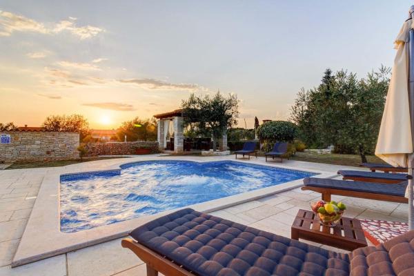 A la foto es mostra l'objecte Villa Tedi situat a la ciutat de Galižana.