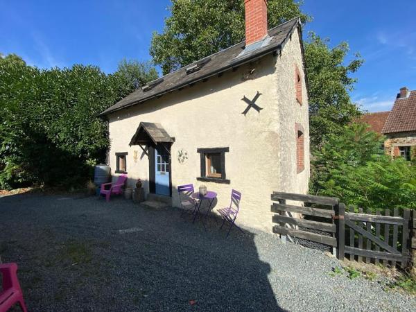 A la foto es mostra l'objecte Gîte en Creuse situat a la ciutat de Mortroux.