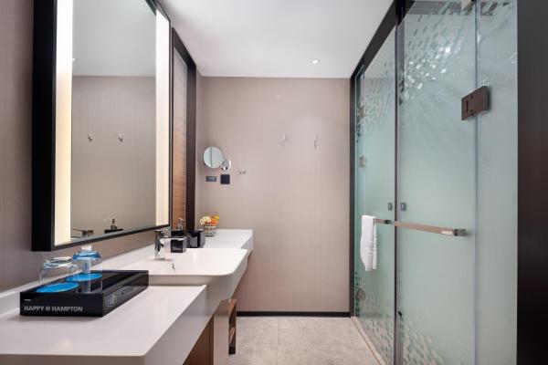 Chambre Lit Queen-Size Deluxe — 30 m² - Hampton By Hilton Foshan Shunde Chencun