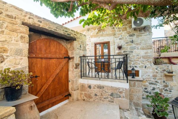 A la foto es mostra l'objecte Stone house Elefteria near Matala beach situat a la ciutat de Petrokefálion.