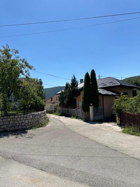 Na fotografii je vidět objekt Sultan Residence nacházející se ve městě Jajce.