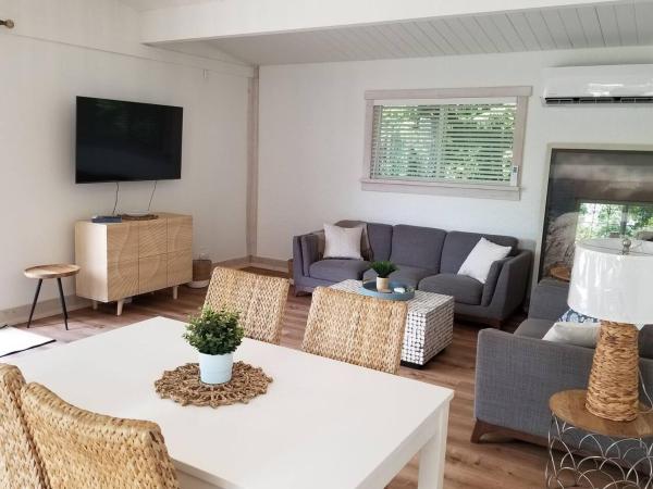 A la foto es mostra l'objecte South Beach Bungalow situat a la ciutat de Point Roberts.
