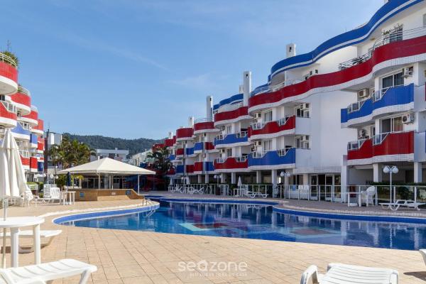 På billedet ses objektet Apto c/ Varanda em Condomínio Pé na Areia IHO127 beliggende i byen Florianópolis.