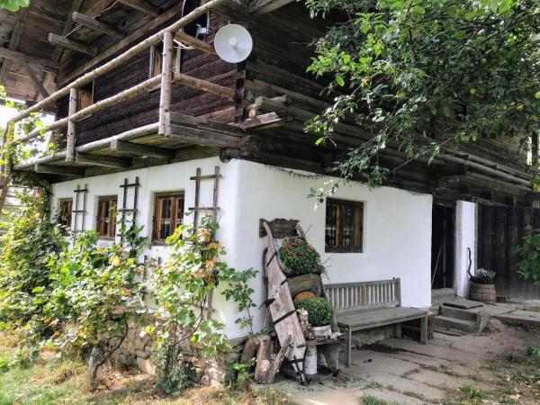 A la foto es mostra l'objecte Troidkasten am Grandsberg situat a la ciutat de Grandsberg.