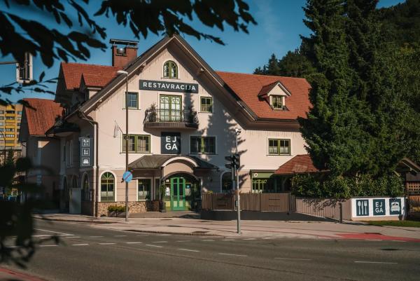 Na fotografii je vidět objekt Guest House EJGA nacházející se ve městě Jesenice.