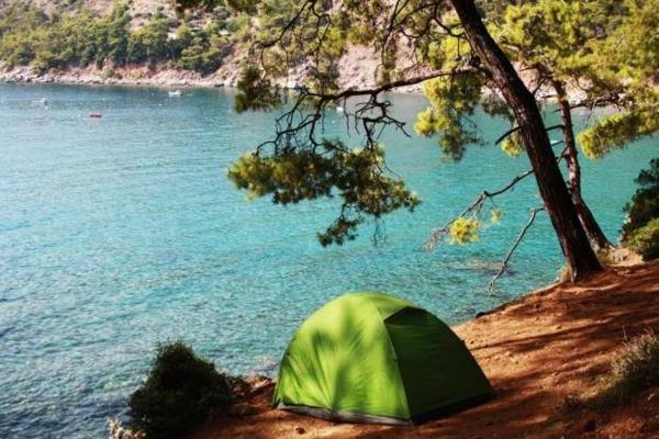 Na fotografii je vidět objekt SeA KAMP ÇADIR nacházející se ve městě Ula.