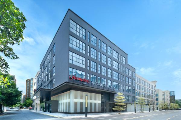 På billedet ses objektet 东莞大朗希尔顿欢朋酒店 beliggende i byen Huangcaolang.