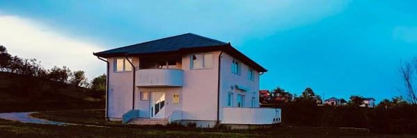 На фото показан объект Villa KIBA, расположенный в городе Hadžići.