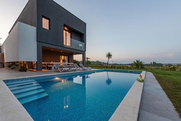 Na zdjęciu widoczny jest obiekt Villa Lux ZadarVillas położony w mieście Žarović.