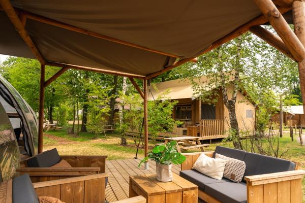 Na zdjęciu widoczny jest obiekt Slow Living bij Mölke X Glamping położony w mieście Zuna.