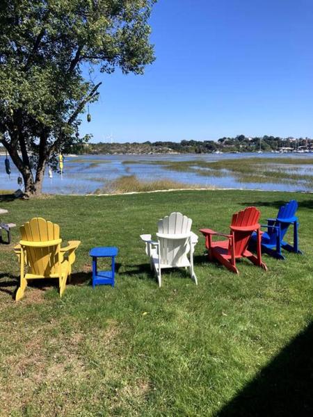 A la foto es mostra l'objecte The Buoys situat a la ciutat de Gloucester.