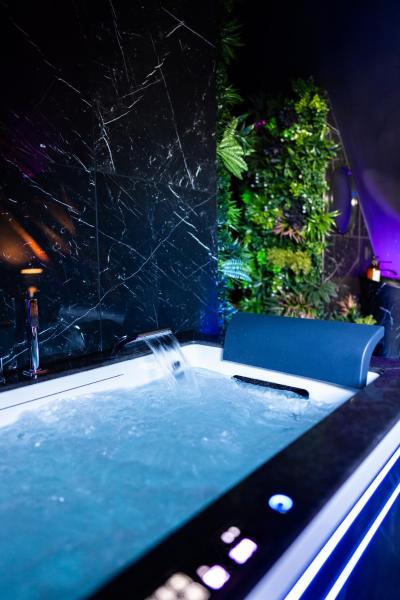 A la foto es mostra l'objecte L'Évasion, Romantisme, volupté & jacuzzi situat a la ciutat de Saumur.