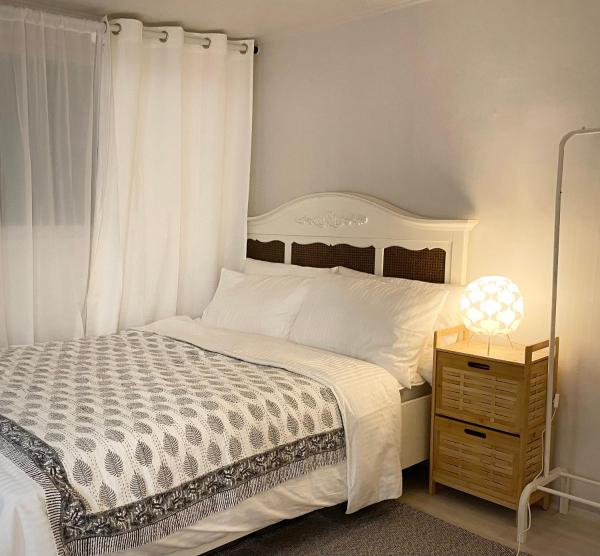 roasterblock 2BR flat 33m2 near Hongdea by the hanriver, Seoul