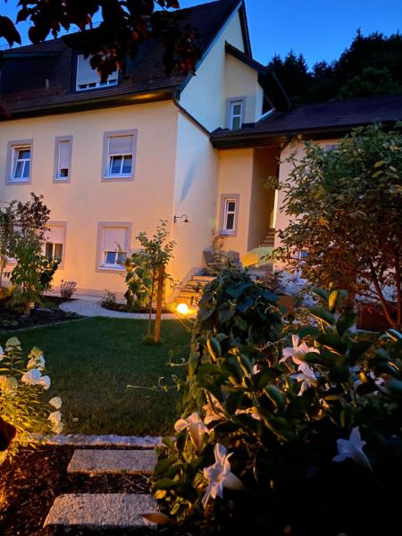 A la foto es mostra l'objecte FeWo Aussicht Hummerstein situat a la ciutat de Ebermannstadt.