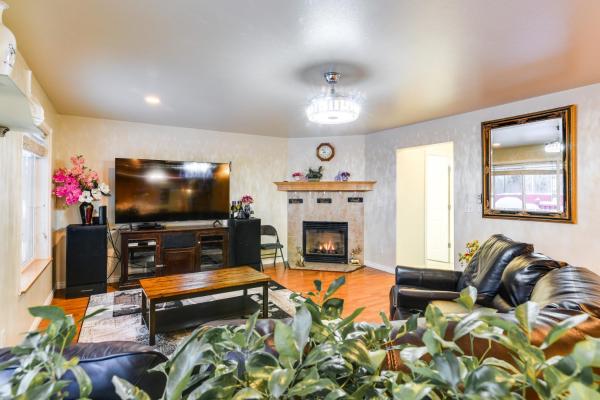 A la foto es mostra l'objecte Anchorage Home about 8 Mi to Downtown! situat a la ciutat de Anchorage.