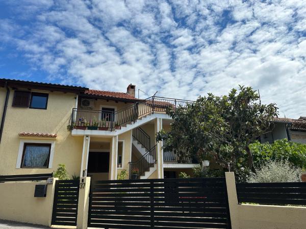 A la foto es mostra l'objecte Apartment Mare situat a la ciutat de Poreč.