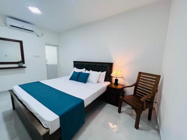 The photo shows the OLA Residence located in the city of Kandy.