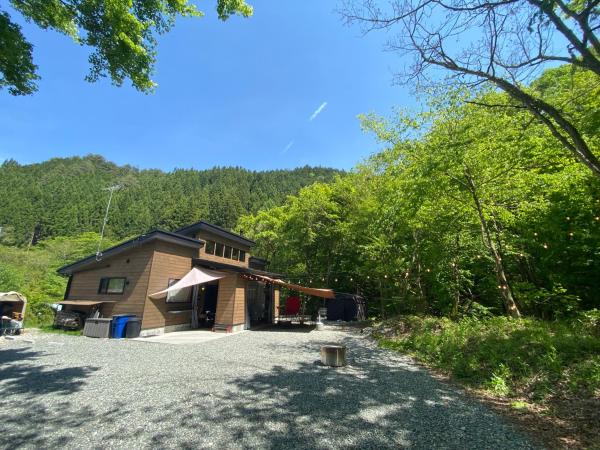 Na fotografii je vidět objekt SNUG CAMP HOUSE nacházející se ve městě Okubo.
