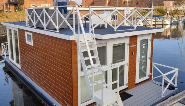 A la foto es mostra l'objecte Houseboat Tomio NS001 near Amsterdam situat a la ciutat de Monnickendam.