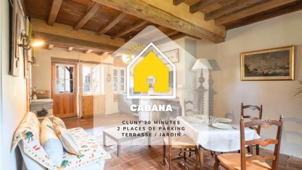 A la foto es mostra l'objecte Cabana & La Maison du Père Amour situat a la ciutat de Chapaize.