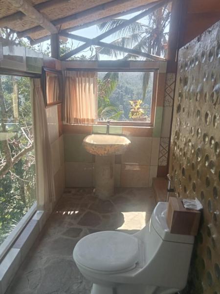 A la foto es mostra l'objecte Permaculture house2 situat a la ciutat de Selemadeg.