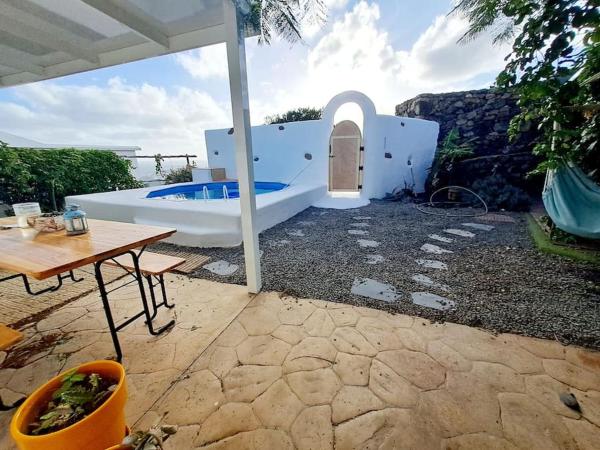 A la foto es mostra l'objecte Eco Casa Tierra situat a la ciutat de Tabayesco.