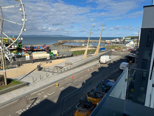 The photo shows the Ocean Breeze Apartment located in the city of Portrush.