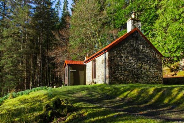 A la foto es mostra l'objecte Red Cottage situat a la ciutat de Glenuig.