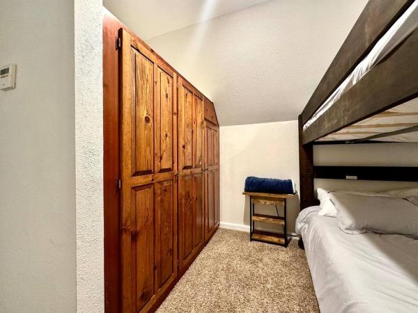 Foto 9: Cabin in the Trees-Game Room