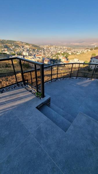 На фото показан объект Apartment in Zahle - Breathtaking View, расположенный в городе Chtaura.