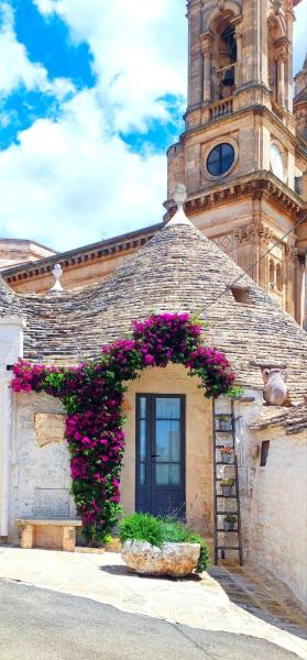 A la foto es mostra l'objecte Trullo del Vescovo situat a la ciutat de Alberobello.