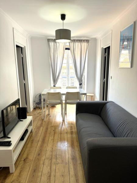 A la foto es mostra l'objecte Casa do Meio situat a la ciutat de Lisboa.