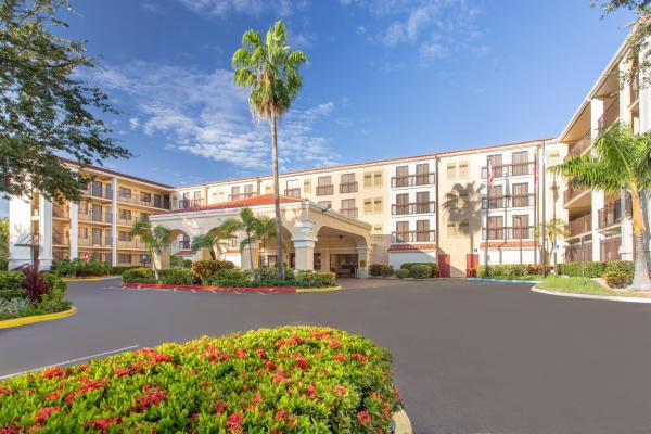 A la foto es mostra l'objecte Holiday Inn & Suites Boca Raton - North situat a la ciutat de Boca Raton.