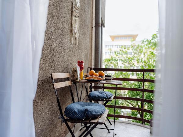 A la foto es mostra l'objecte Petite maison sur le boulevard situat a la ciutat de Bucarest.