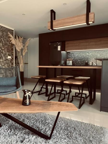 Nella foto è visibile l'oggetto Aqua Blue Lakeview Apartment Ohrid situato nella città di Peštani.